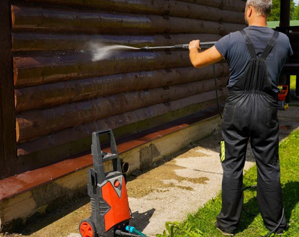 Log Home Pressure Washing in Ashburn